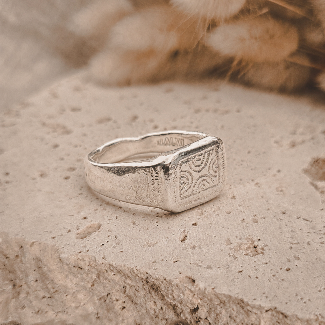 STEINN - (stone)